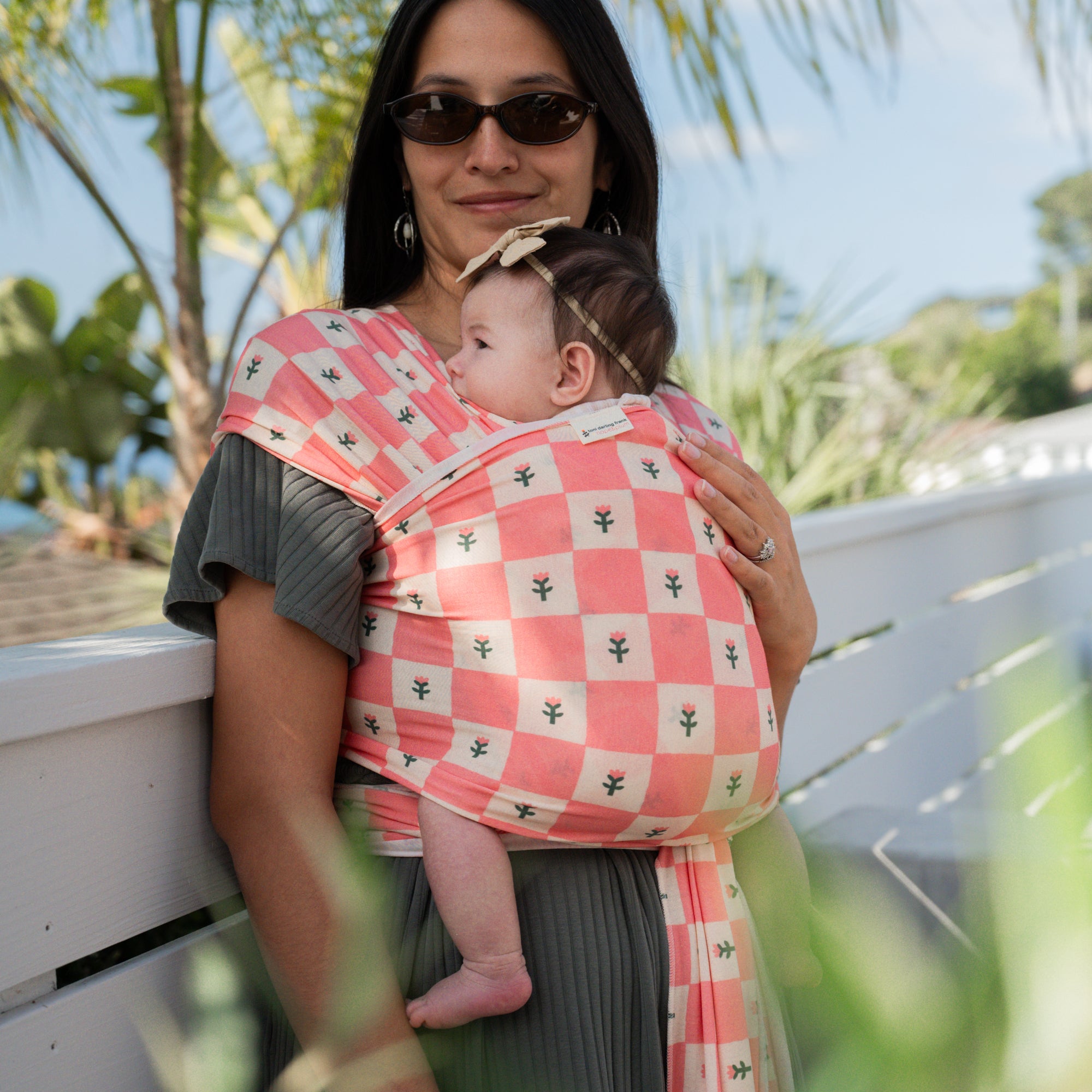 hope&plum Darling baby wrap carrier coral checkerboard with tulips in front carry position