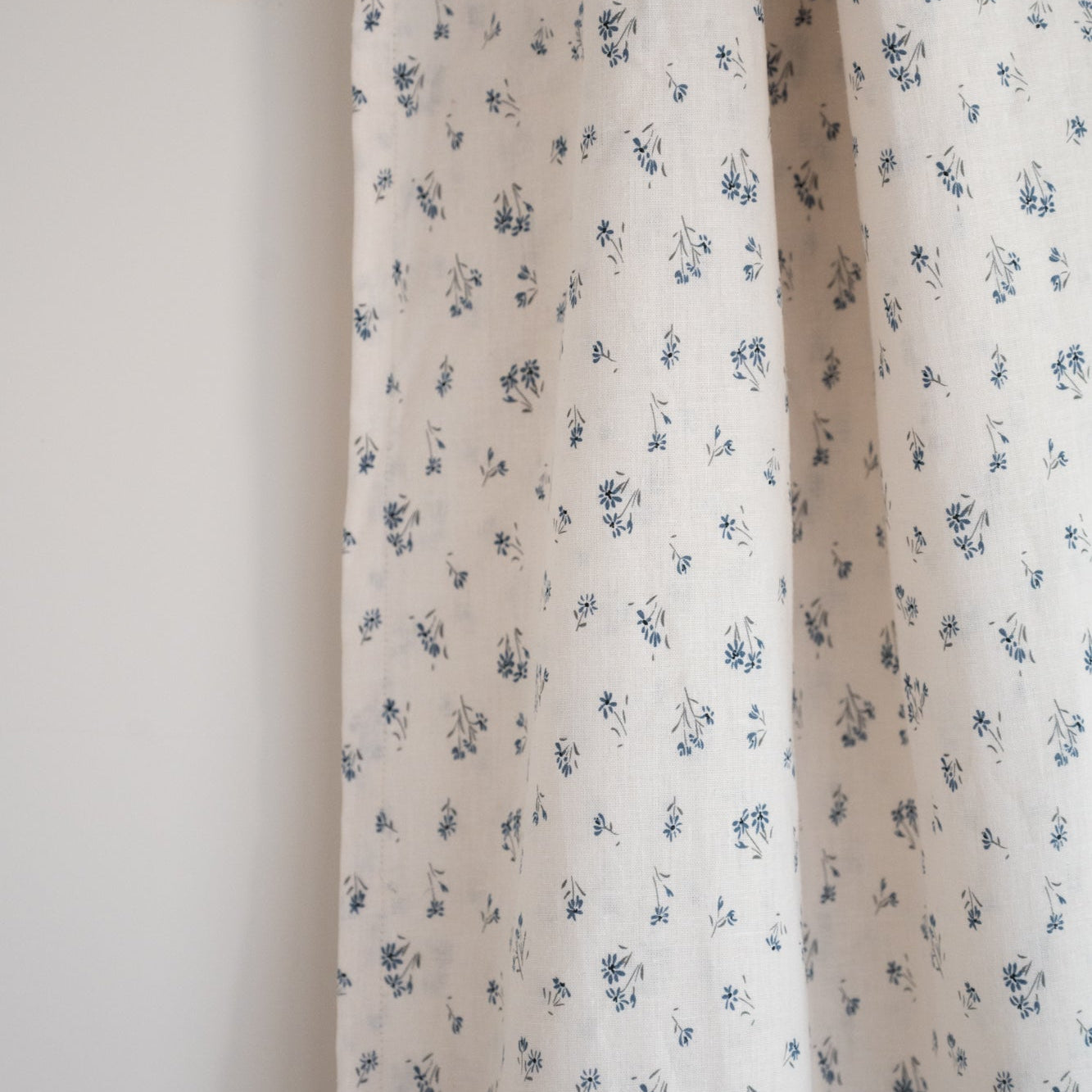 Floral patterned fabric on a plain background